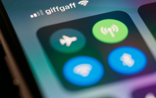 iPhone HotSpot Keeps Disconnecting – 10 Simple Checks & Fixes iPhone HotSpot Keeps Disconnecting – 10 Simple Checks & Fixes