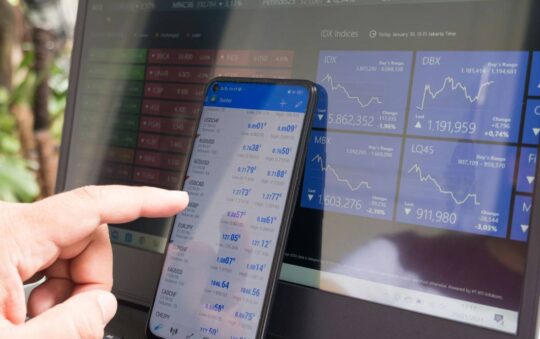 How Negative Balance Protection Keeps Australian Forex Traders Safer