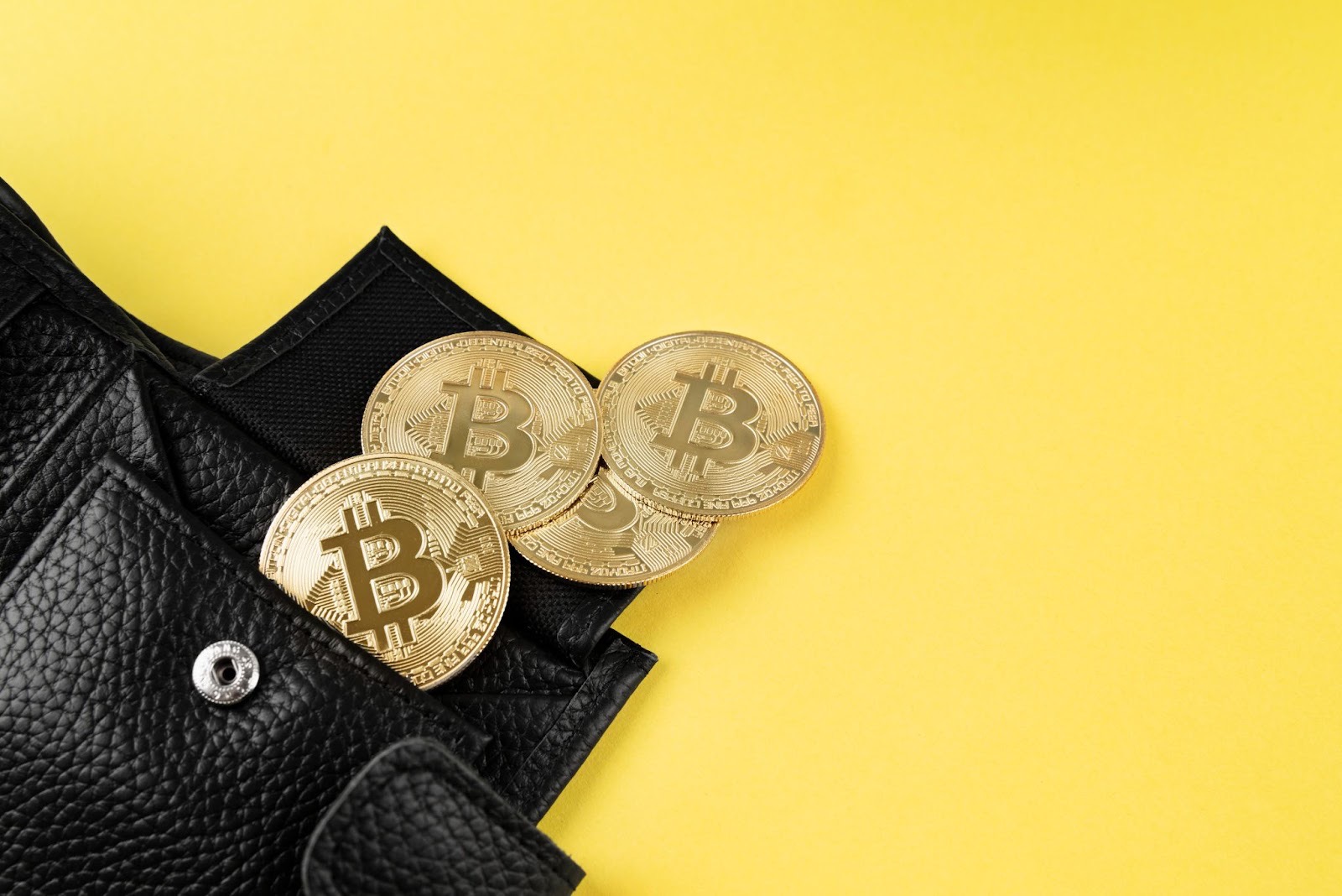 Are People Still Using Crypto as 2026 Approaches? Are People Still Using Crypto as 2026 Approaches?